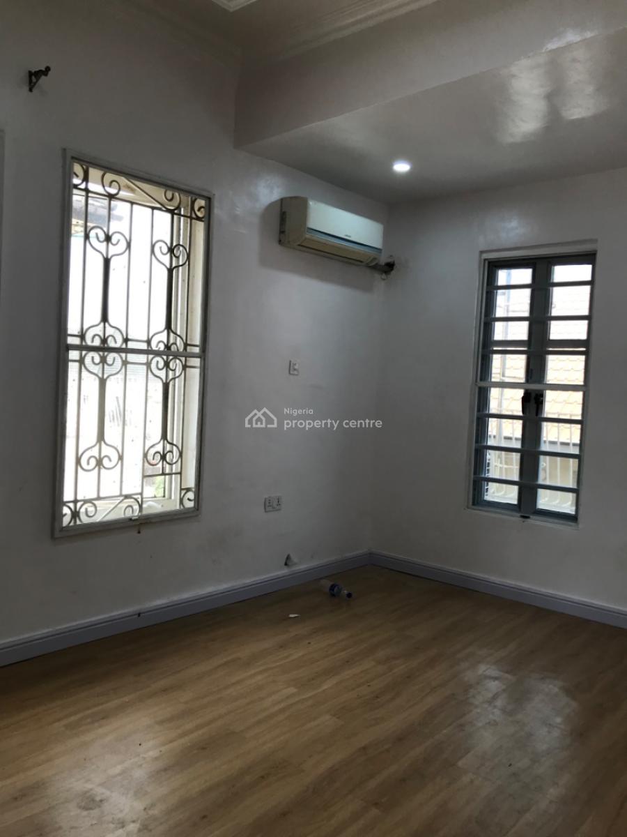 Fully Serviced and Clean 2 Bedroom Apartment, Lekki Phase 1, Lekki, Lagos, Flat / Apartment for Rent
