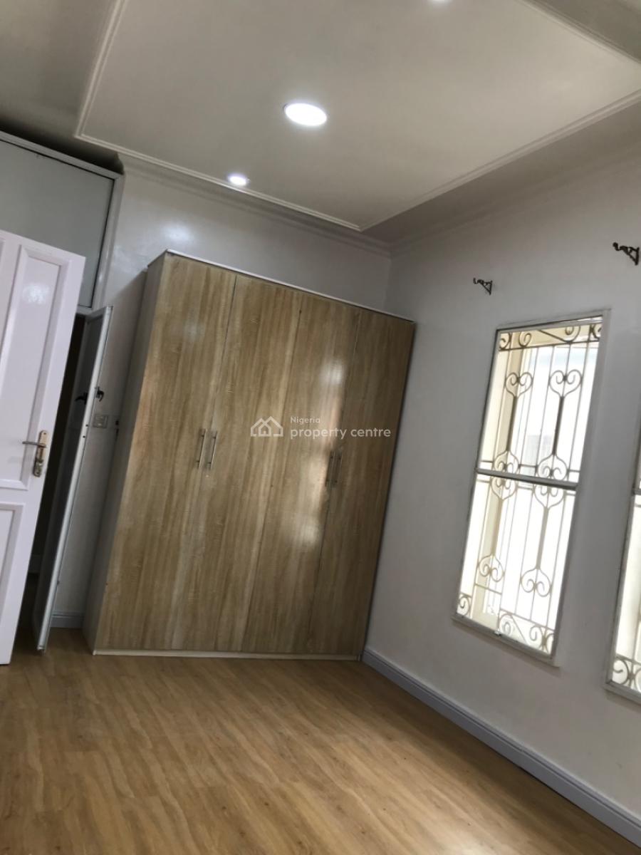 Fully Serviced and Clean 2 Bedroom Apartment, Lekki Phase 1, Lekki, Lagos, Flat / Apartment for Rent