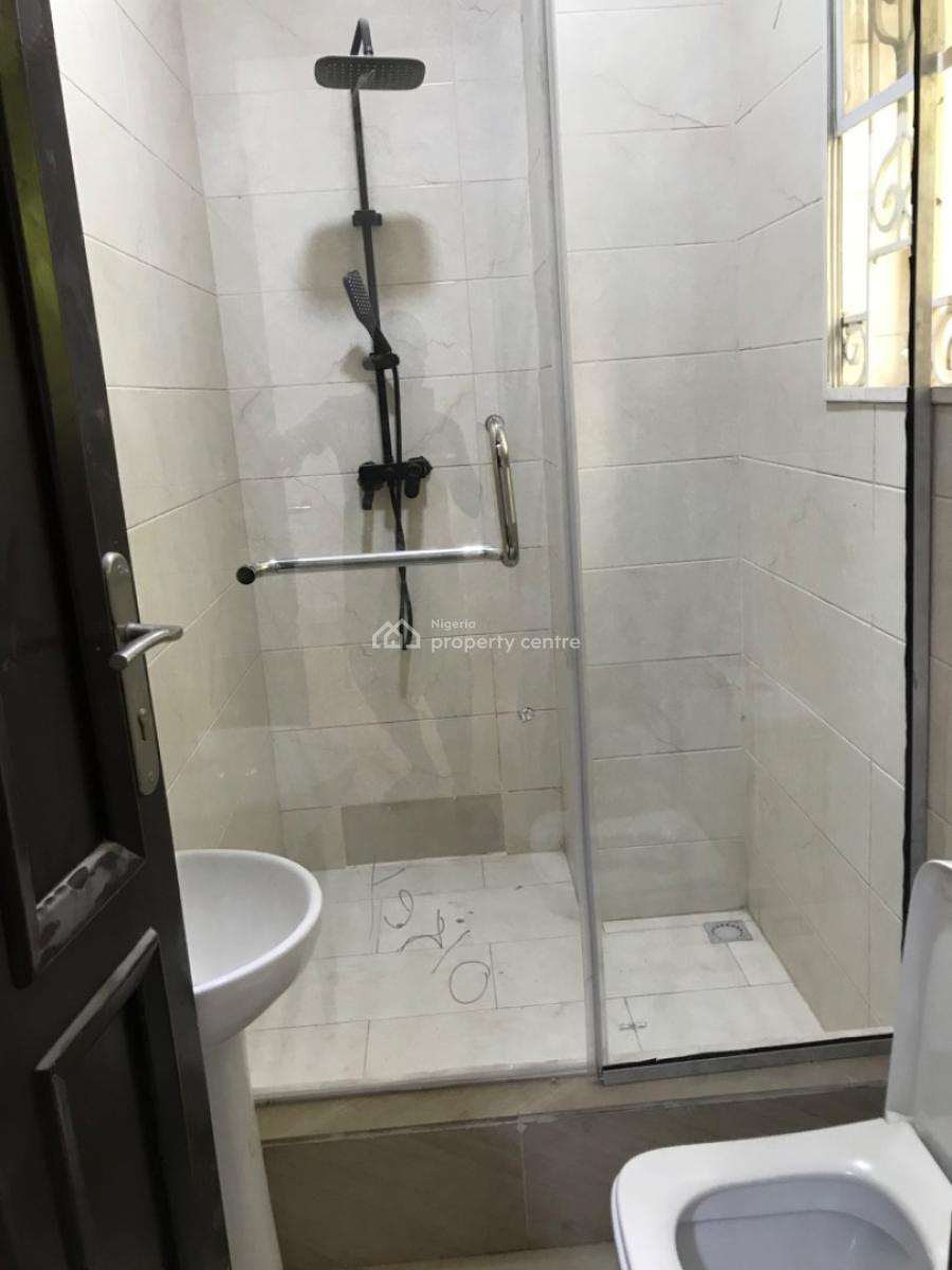Fully Serviced and Clean 2 Bedroom Apartment, Lekki Phase 1, Lekki, Lagos, Flat / Apartment for Rent