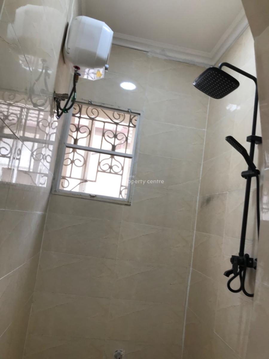 Fully Serviced and Clean 2 Bedroom Apartment, Lekki Phase 1, Lekki, Lagos, Flat / Apartment for Rent