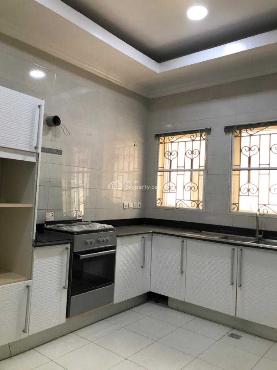Fully Serviced and Clean 2 Bedroom Apartment, Lekki Phase 1, Lekki, Lagos, Flat / Apartment for Rent