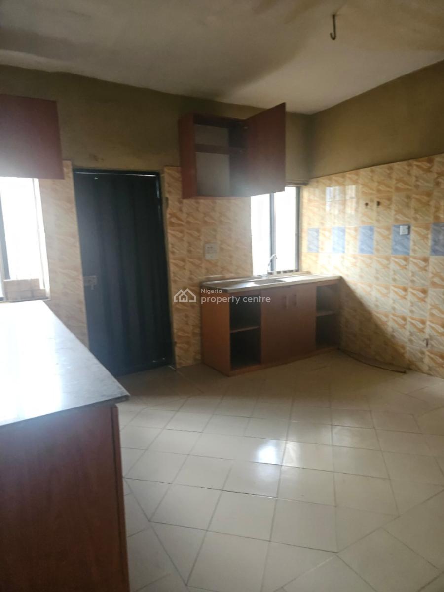 Clean & Decent 3 Bedroom Flat, Omole Phase 2, Ikeja, Lagos, Flat / Apartment for Rent
