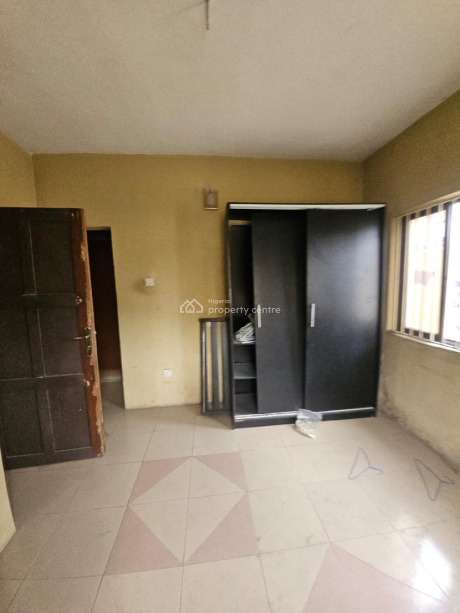 Clean & Decent 3 Bedroom Flat, Omole Phase 2, Ikeja, Lagos, Flat / Apartment for Rent