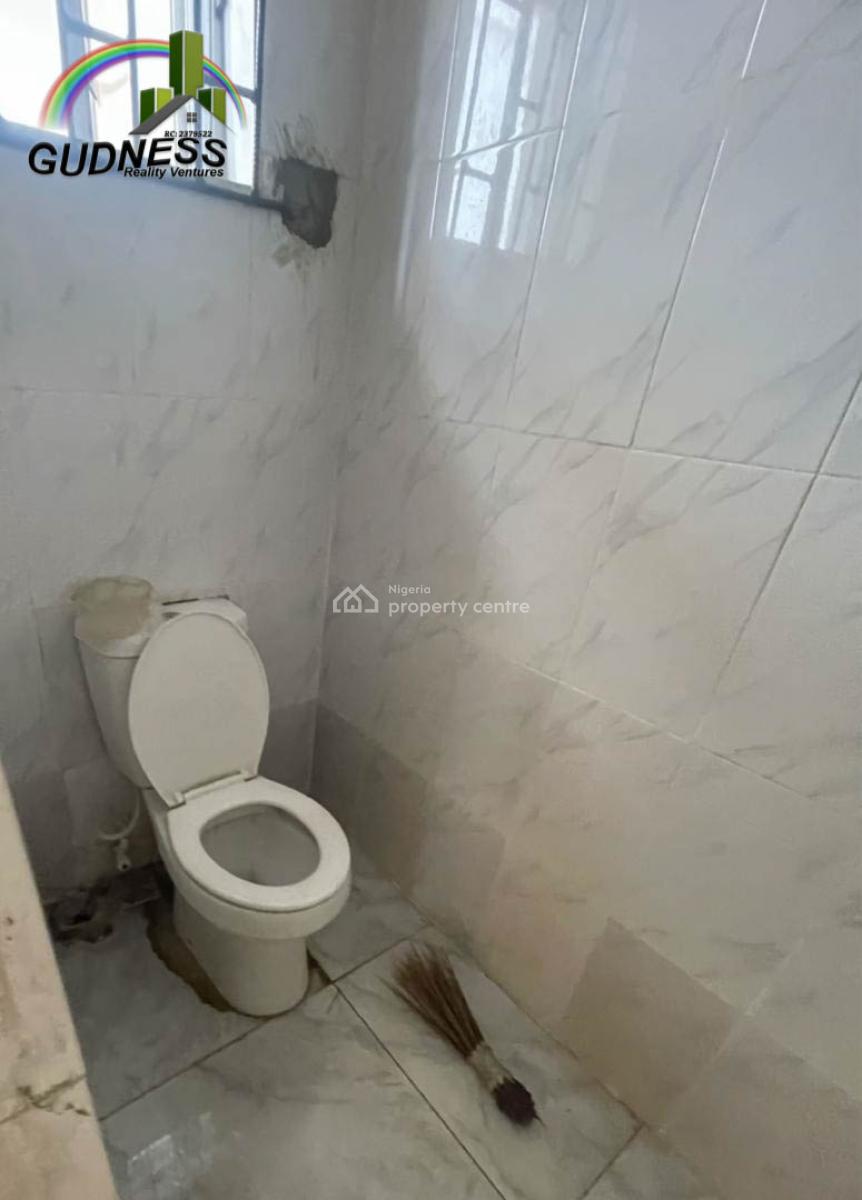 Self Contain Comes with Solar and Automated Gate, Chevron, Lekki, Lagos, Flat / Apartment for Rent