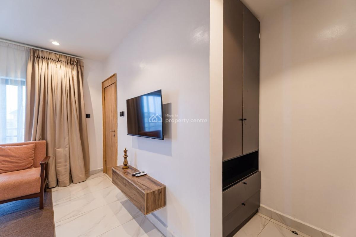Gorgeous 2 Bedroom Apartment, Off Admiralty Way, Lekki Phase 1, Lekki, Lagos, Flat / Apartment Short Let