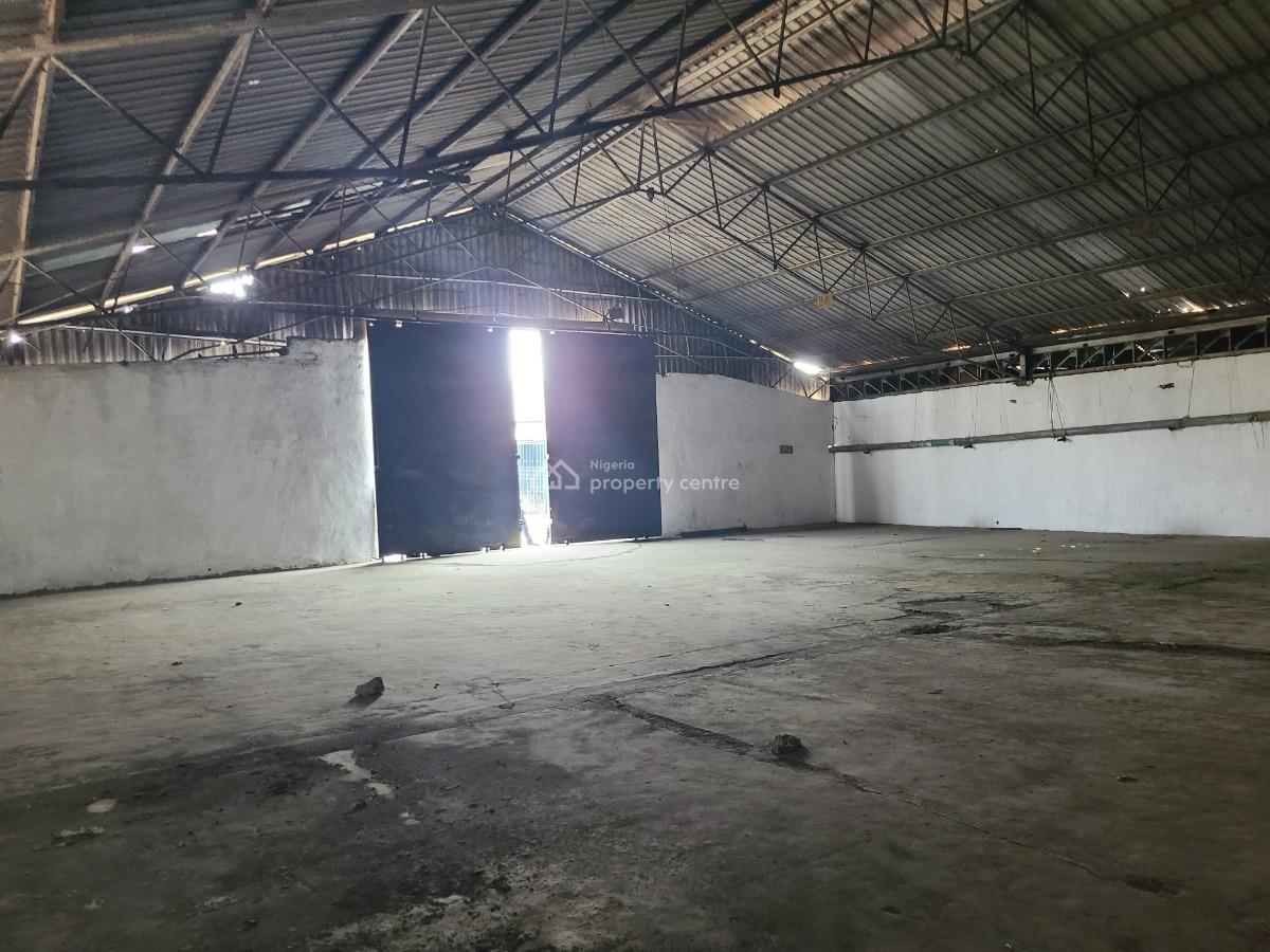 2000 Square Feet Warehouse, Eric Moore, Surulere, Lagos, Warehouse for Rent