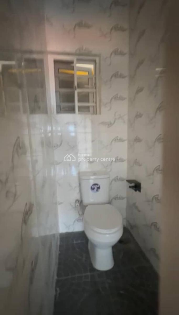 Lovely 2 Bedroom Flat, Off Omilani Ijesha, Surulere, Lagos, Flat / Apartment for Rent