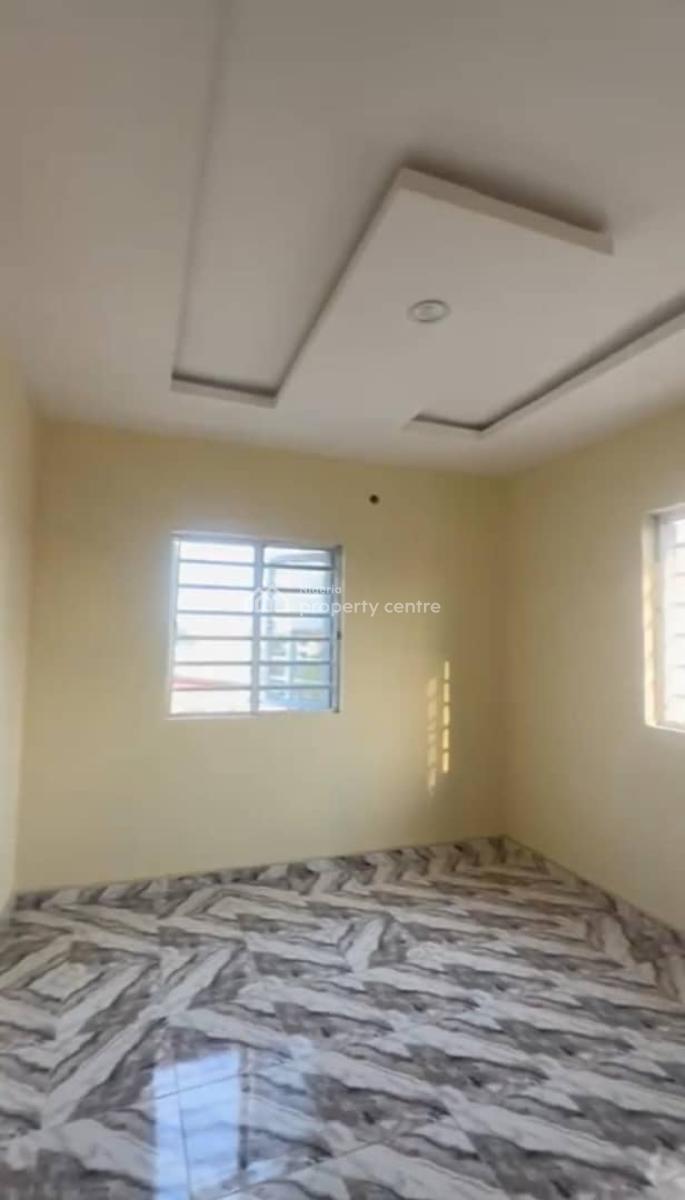 Lovely 2 Bedroom Flat, Off Omilani Ijesha, Surulere, Lagos, Flat / Apartment for Rent