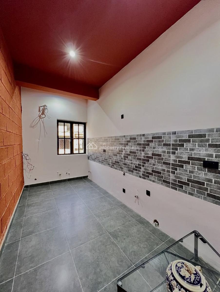 Fully Serviced Three Bedroom Apartment, Lekki Phase 1, Lekki, Lagos, Block of Flats for Sale