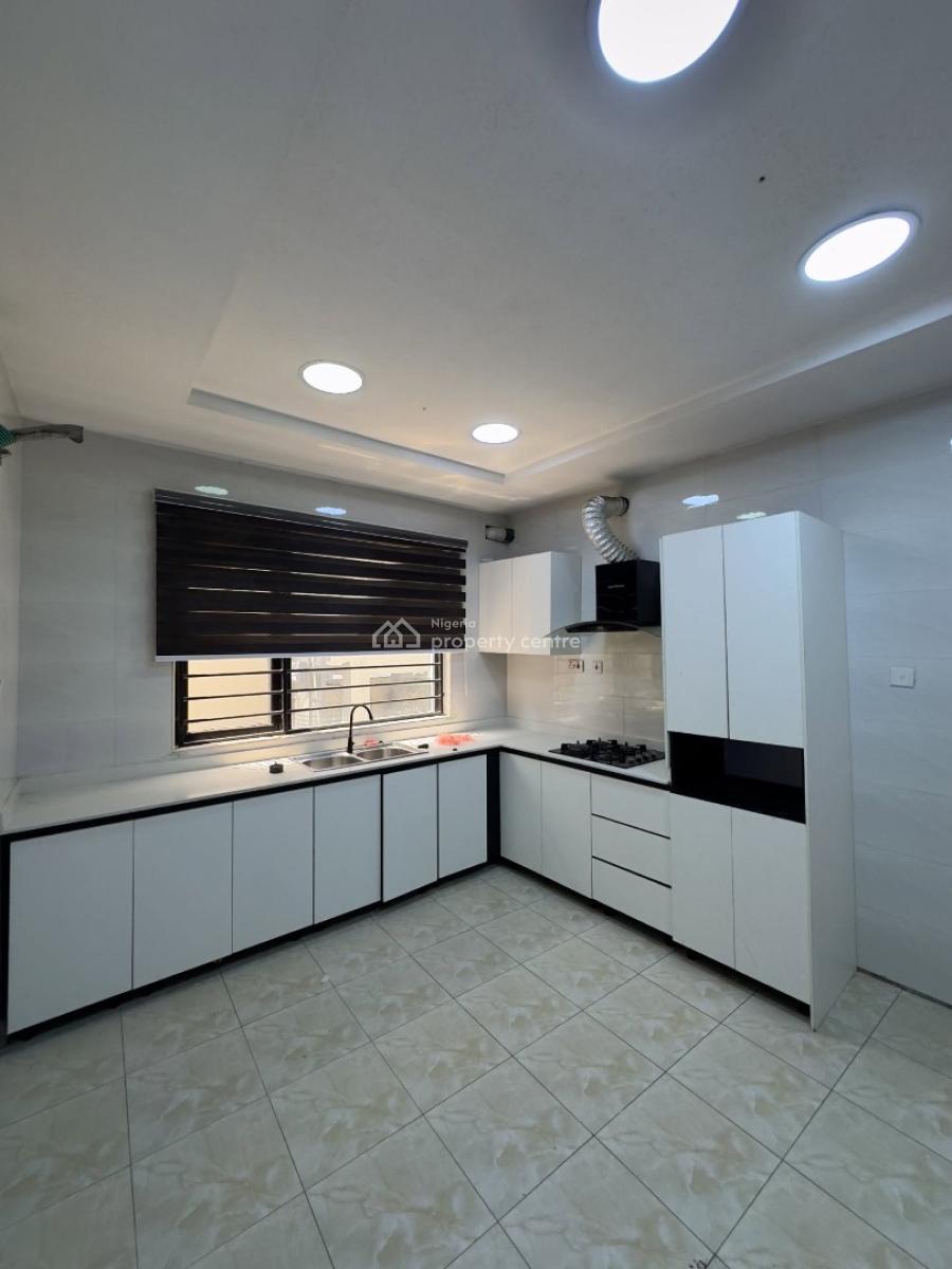 Fully Serviced 3 Bedroom Apartment with Bq, Lekki Phase 1, Lekki, Lagos, Flat / Apartment for Rent