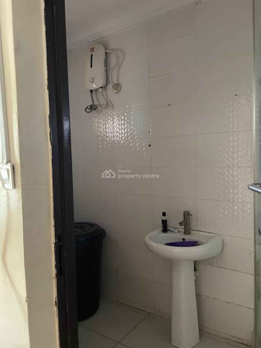 Well Maintained 2 Bedrooms Flat, Chevron, Lekki, Lagos, Flat / Apartment for Rent