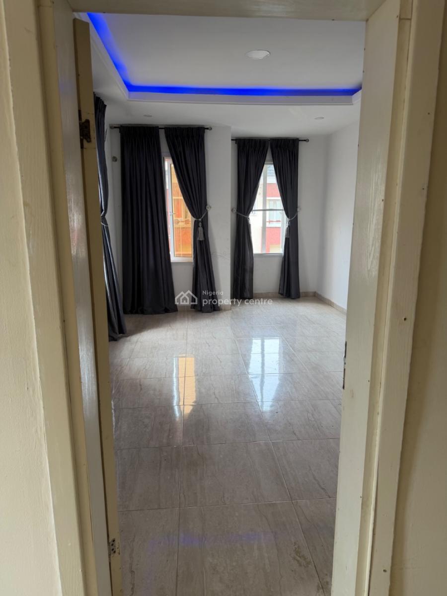 Luxury Shared Apartment with Free Wi-fi in a Serene Estate in Ogombo, Greenland Estate, Ogombo, Ajah, Lagos, Terraced Duplex for Rent
