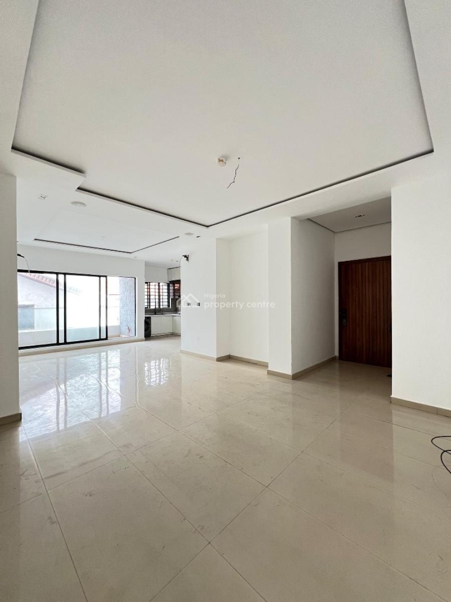 Spacious 2 Bedroom Apartment with and Elevator, Swimming Pool and Gym, Lekki Phase 1, Lekki, Lagos, Flat / Apartment for Sale