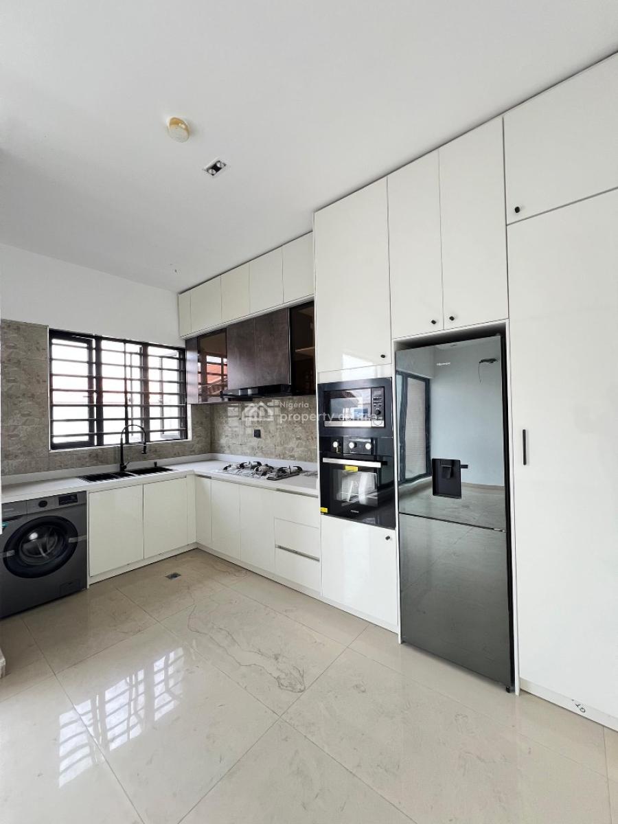 Spacious 2 Bedroom Apartment with and Elevator, Swimming Pool and Gym, Lekki Phase 1, Lekki, Lagos, Flat / Apartment for Sale