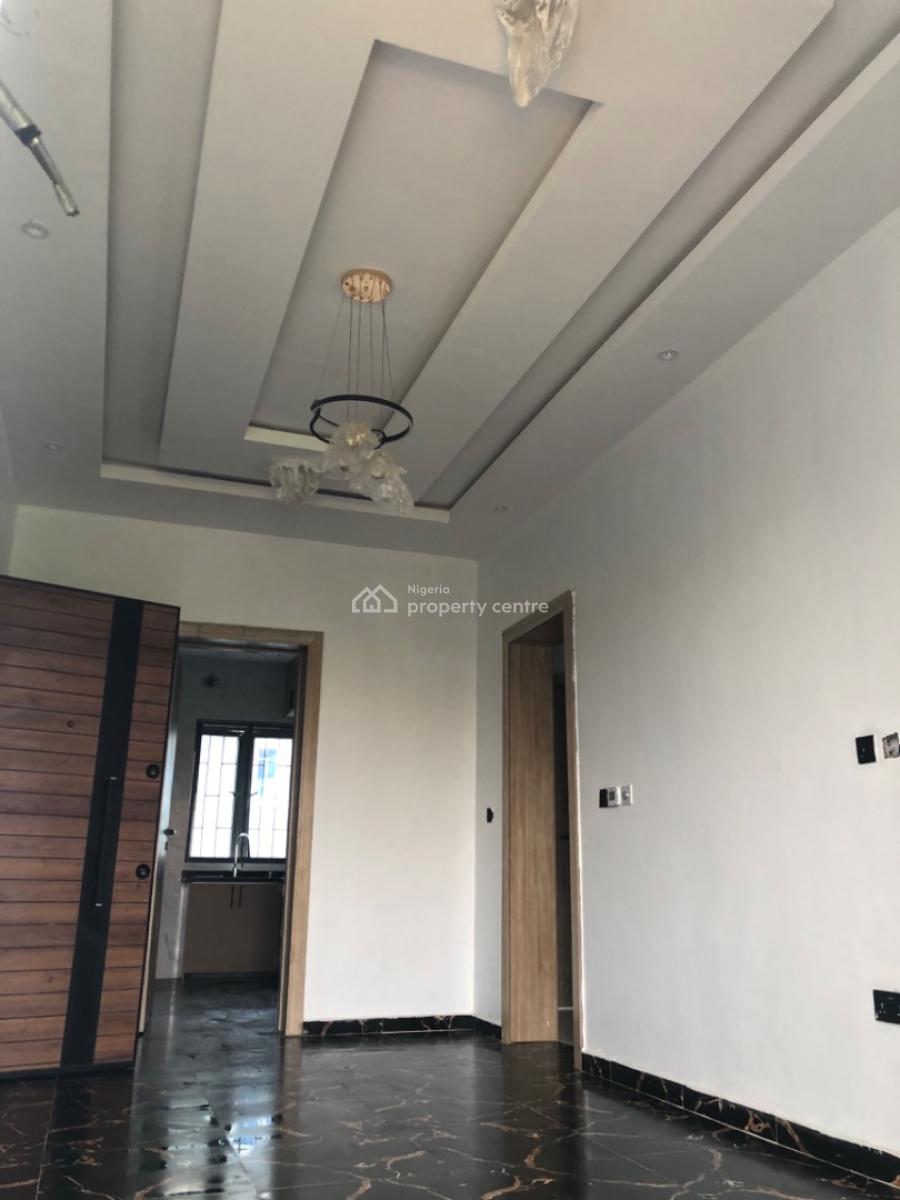 3 Bedroom Flat, Close to The Road, Magboro, Ogun, Flat / Apartment for Rent