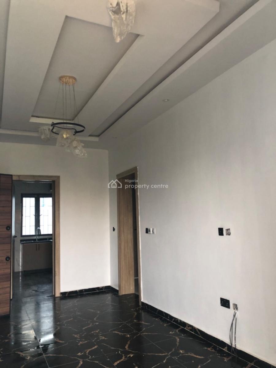 3 Bedroom Flat, Close to The Road, Magboro, Ogun, Flat / Apartment for Rent