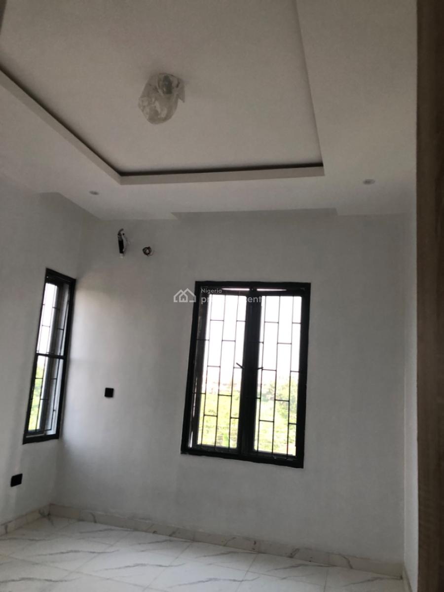 3 Bedroom Flat, Close to The Road, Magboro, Ogun, Flat / Apartment for Rent