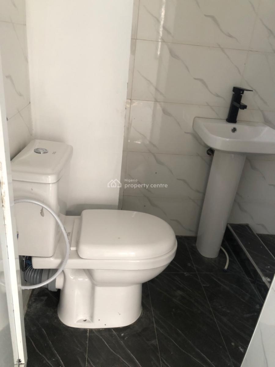 3 Bedroom Flat, Close to The Road, Magboro, Ogun, Flat / Apartment for Rent