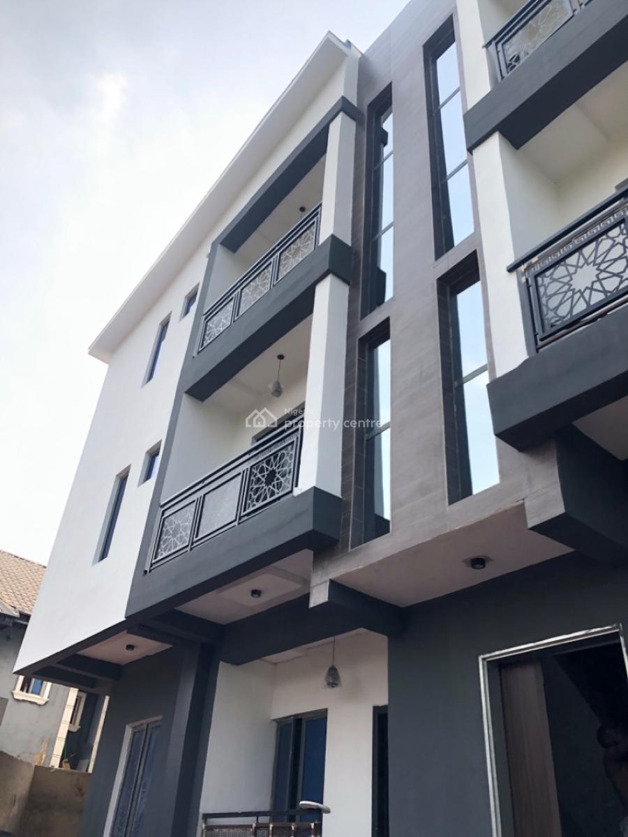 3 Bedroom Flat, Close to The Road, Magboro, Ogun, Flat / Apartment for Rent