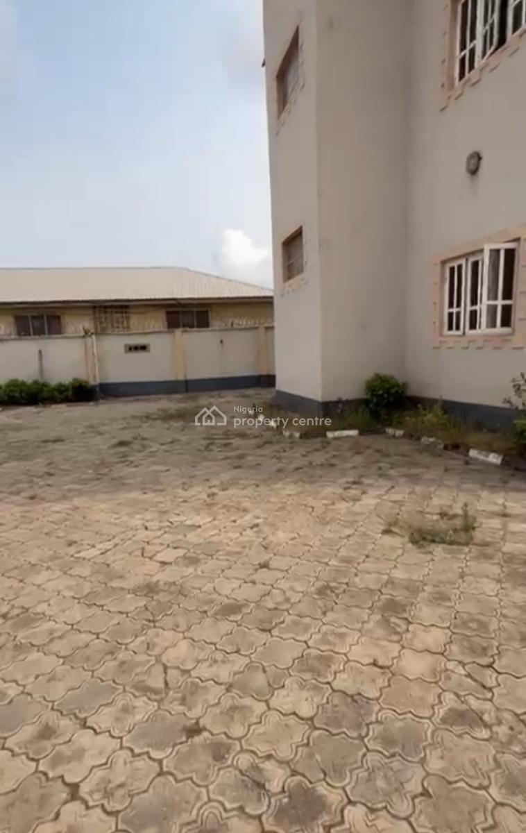 a Well-maintained and Functioning 37 Rooms Hotel, Gra Onikolobo, Abeokuta South, Ogun, Hotel / Guest House for Rent