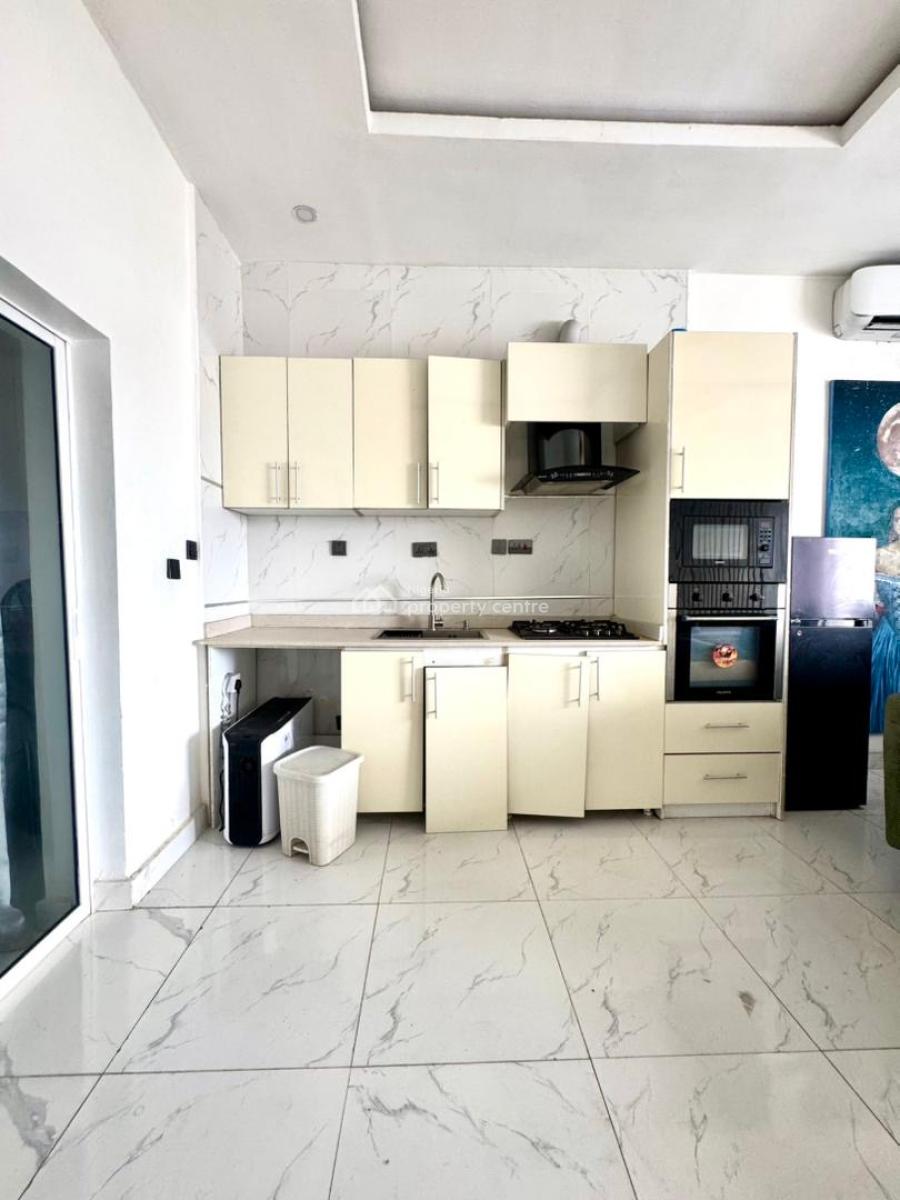 Luxuriously Furnished 1 Bedroom Apartment, Ologolo, Lekki, Lagos, Flat / Apartment for Sale