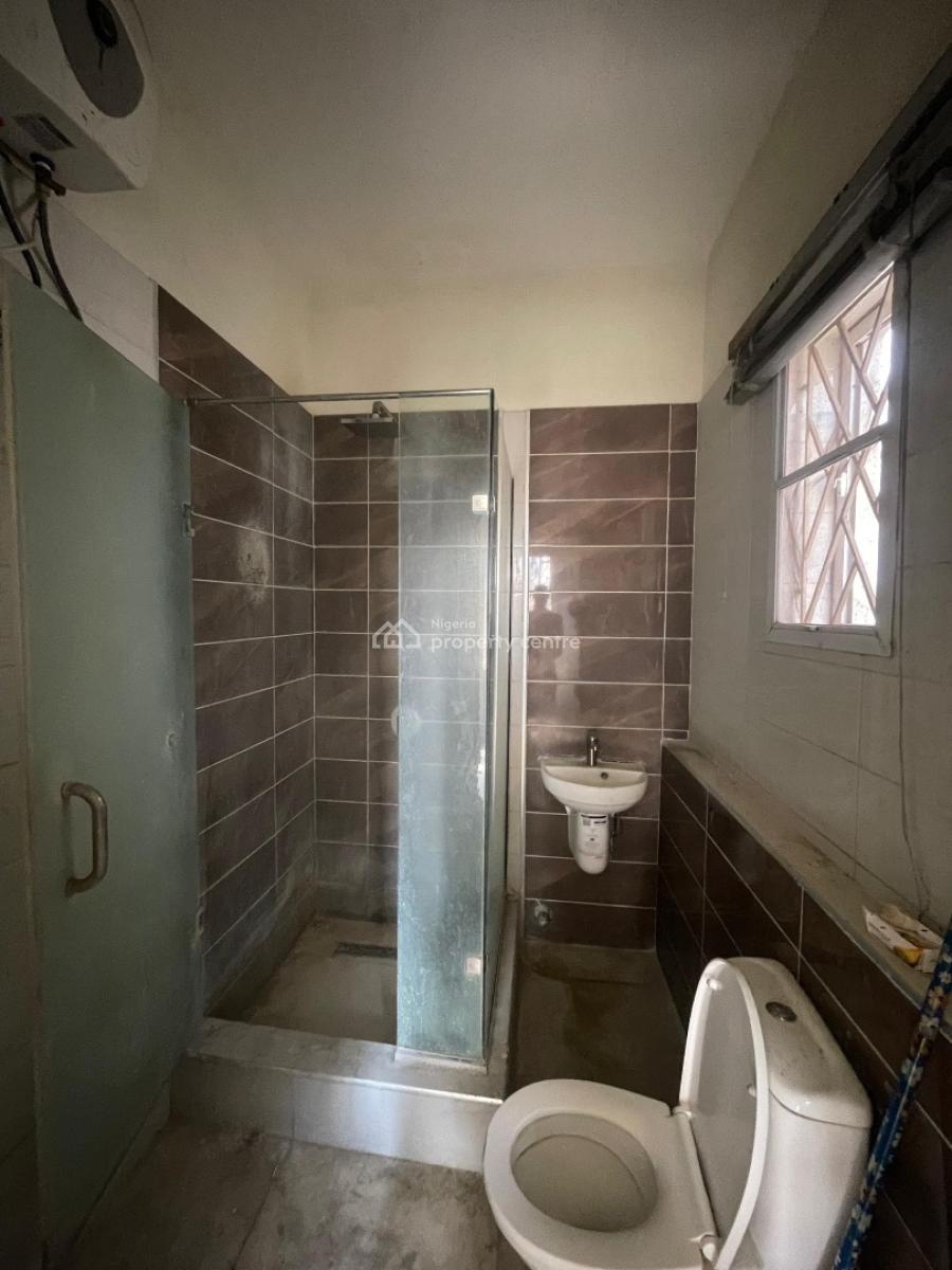 Well Maintained Spacious 3-bedroom Apartment, Lekki Right By Pinnacle Filling Station, Lekki, Lagos, Flat / Apartment for Rent