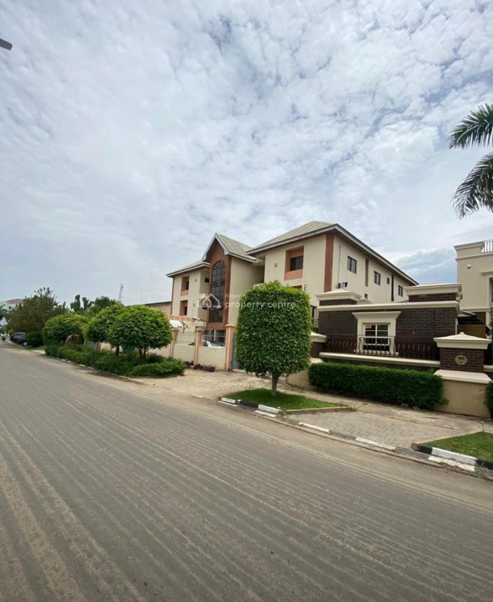 a Well-maintained Spacious 6 Units of 3 Bedroom Apartments, Usuma Street, Maitama District, Abuja, Flat / Apartment for Rent