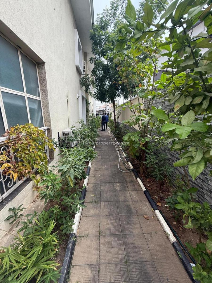 Well Built and Spacious 5 Bedroom Detached Duplex with Bqs, Adebayo Doherty Road, Lekki Phase 1, Lekki, Lagos, Commercial Property for Rent