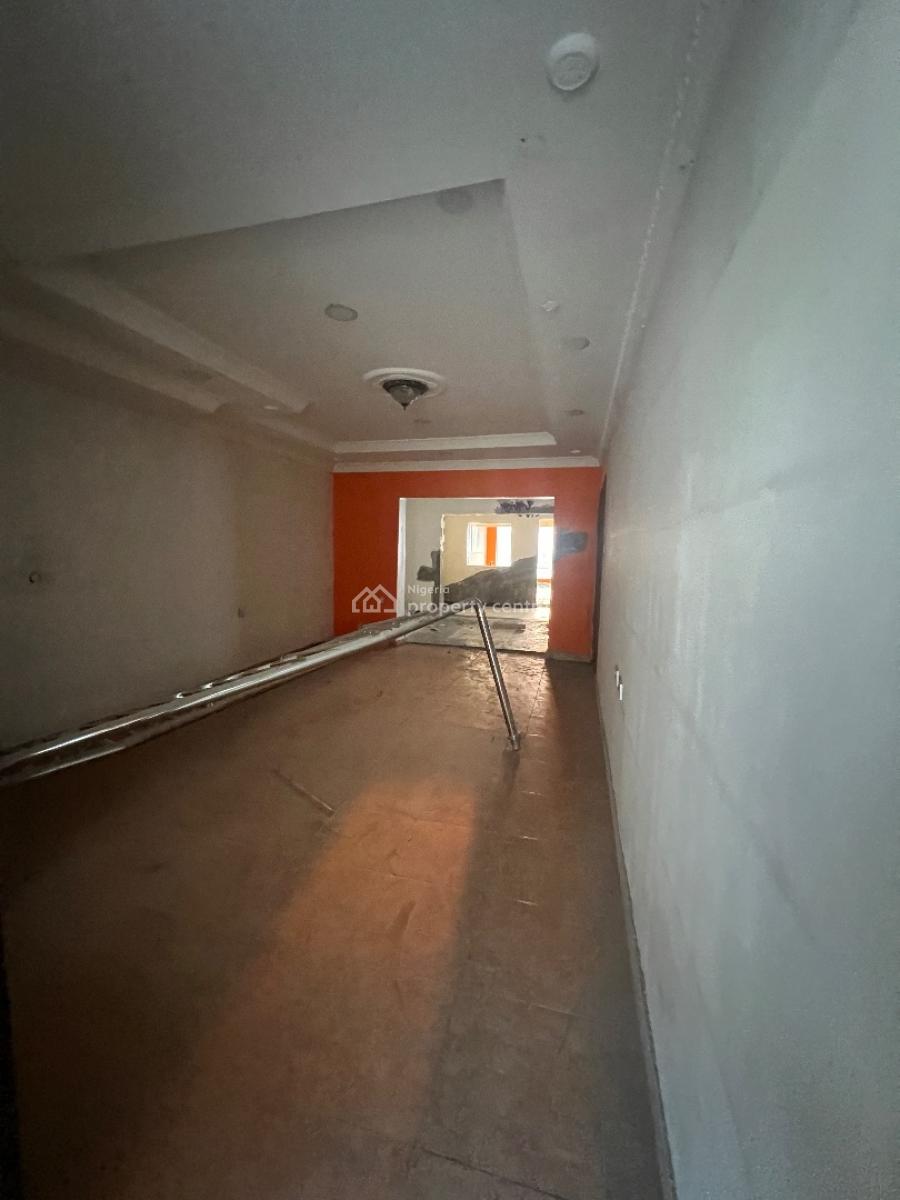 About 200sqm Shop Space Upstairs, Lekki Phase 1, Lekki, Lagos, Shop for Rent