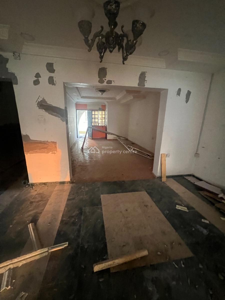 About 200sqm Shop Space Upstairs, Lekki Phase 1, Lekki, Lagos, Shop for Rent