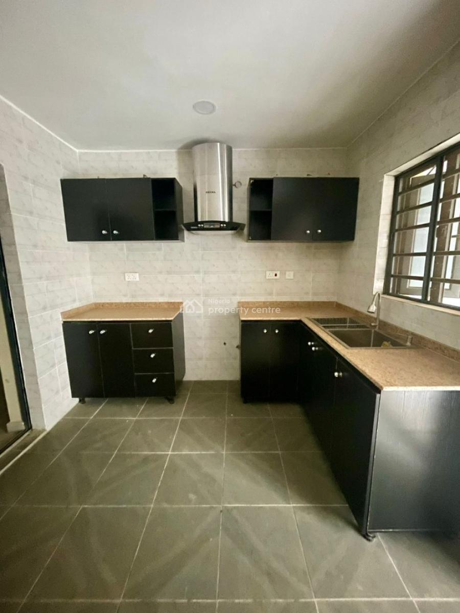 Well Located 3 Bedroom Flat, Bodija Estate, Ibadan, Oyo, Flat / Apartment for Rent