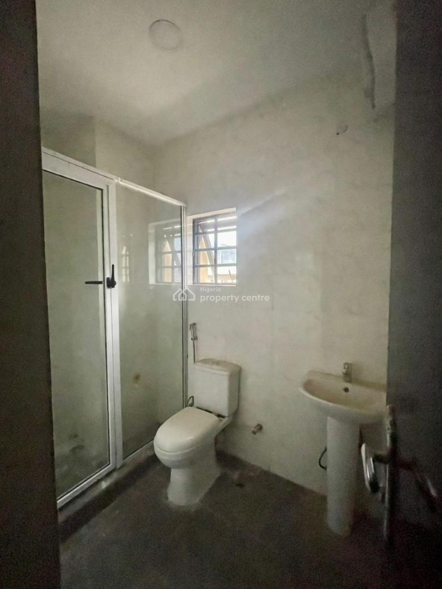 Well Located 3 Bedroom Flat, Bodija Estate, Ibadan, Oyo, Flat / Apartment for Rent