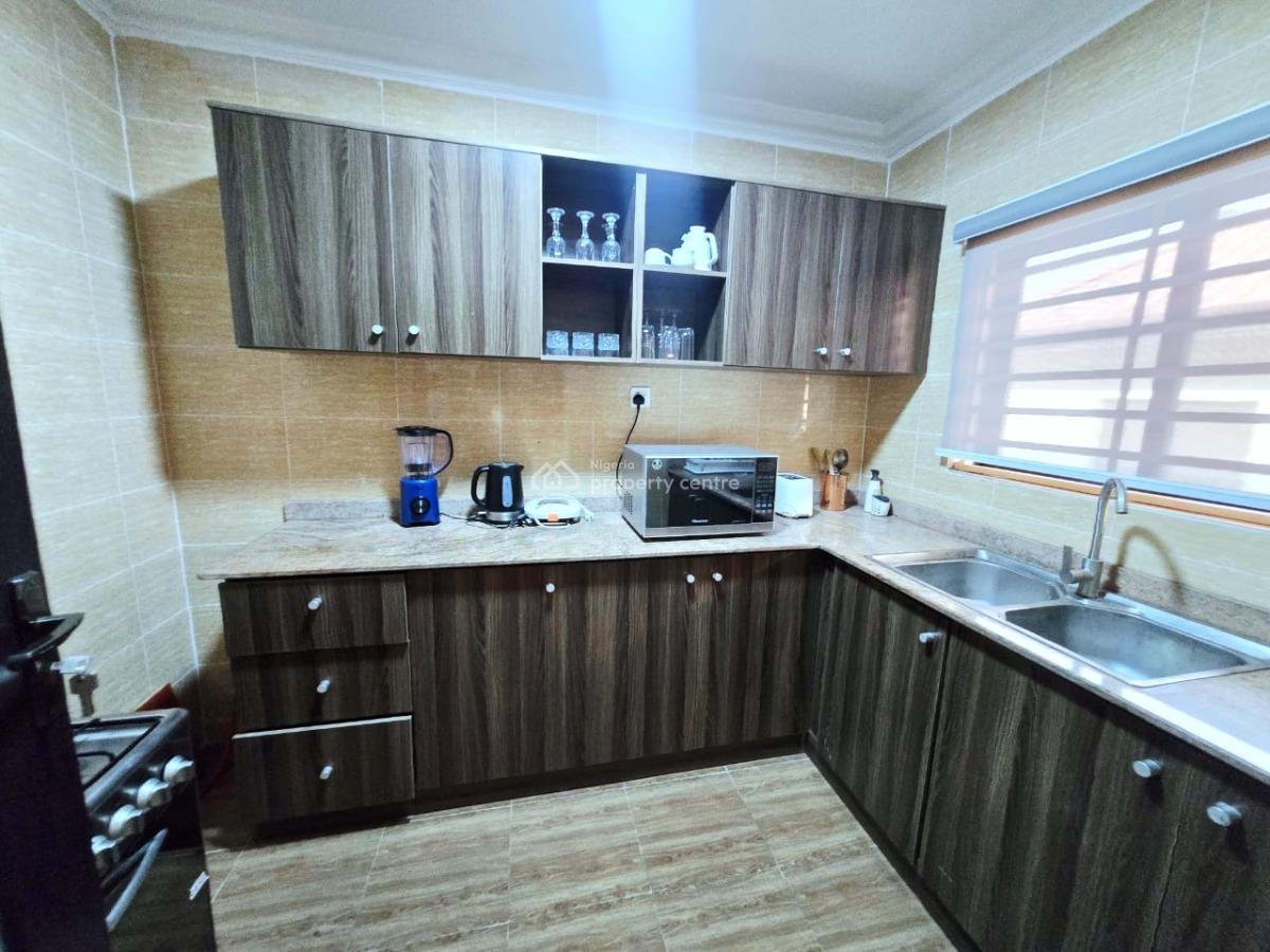 Spacious 3-bedroom Apartment, Lekki Phase 1, Lekki, Lagos, Flat / Apartment for Rent