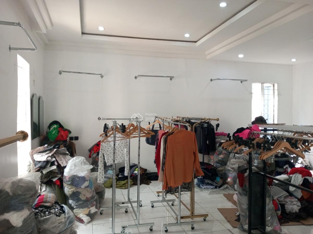 Commercial Double Shop Upstairs with Toilet Inside in a Mall Very Busy, Within Lekki Axis, Lekki, Lagos, Shop for Rent