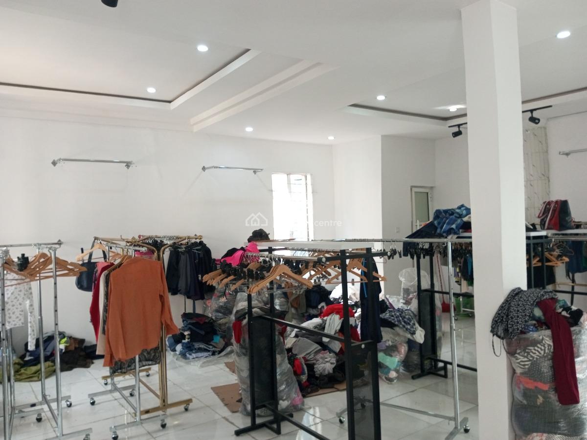 Commercial Double Shop Upstairs with Toilet Inside in a Mall Very Busy, Within Lekki Axis, Lekki, Lagos, Shop for Rent