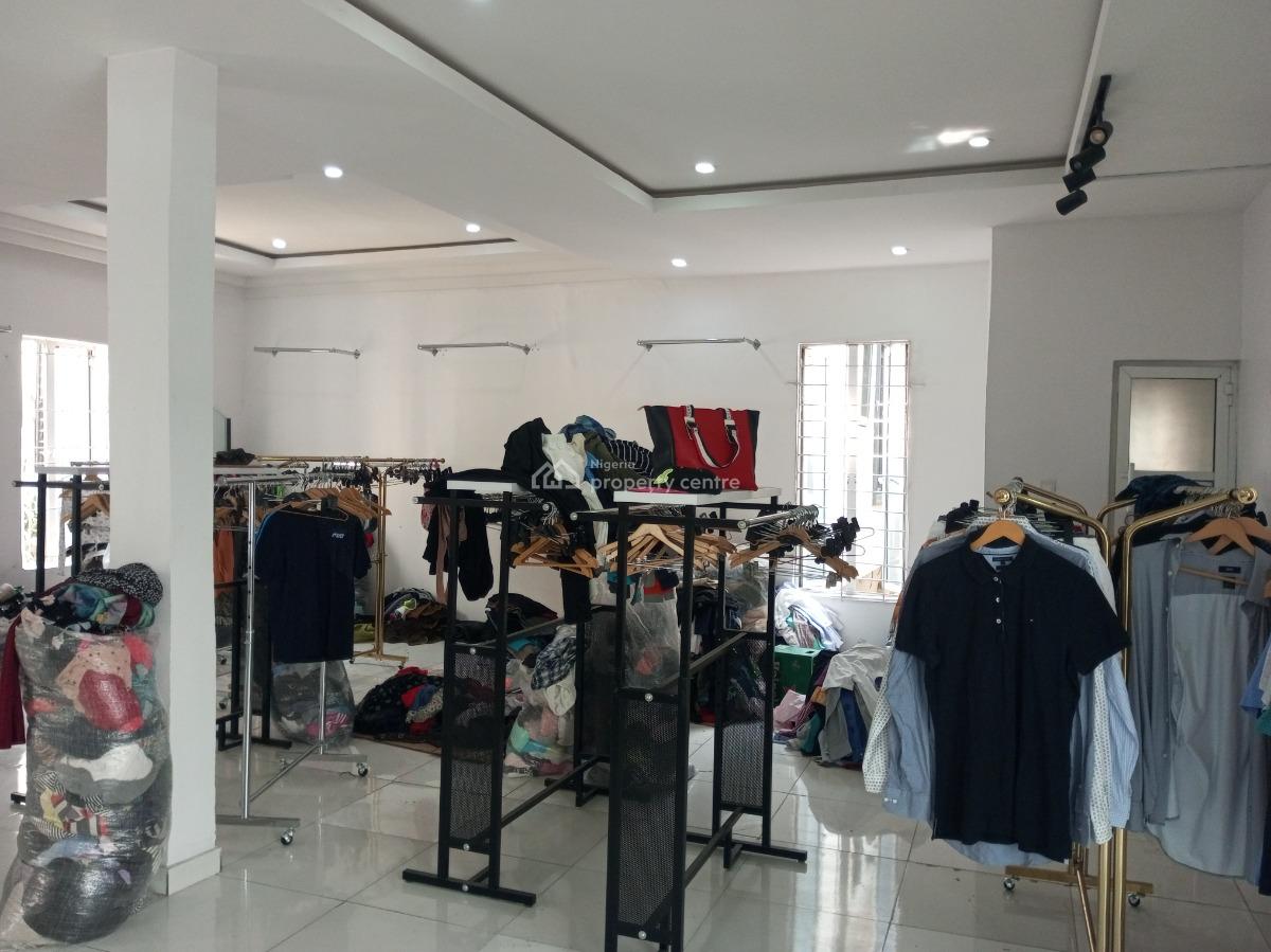Commercial Double Shop Upstairs with Toilet Inside in a Mall Very Busy, Within Lekki Axis, Lekki, Lagos, Shop for Rent