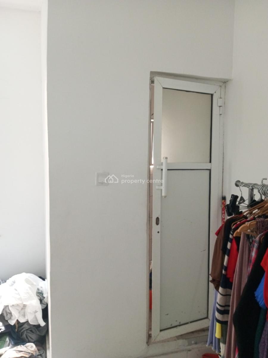 Commercial Double Shop Upstairs with Toilet Inside in a Mall Very Busy, Within Lekki Axis, Lekki, Lagos, Shop for Rent