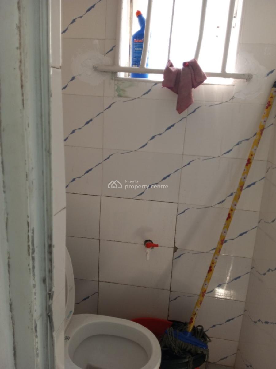 Commercial Double Shop Upstairs with Toilet Inside in a Mall Very Busy, Within Lekki Axis, Lekki, Lagos, Shop for Rent