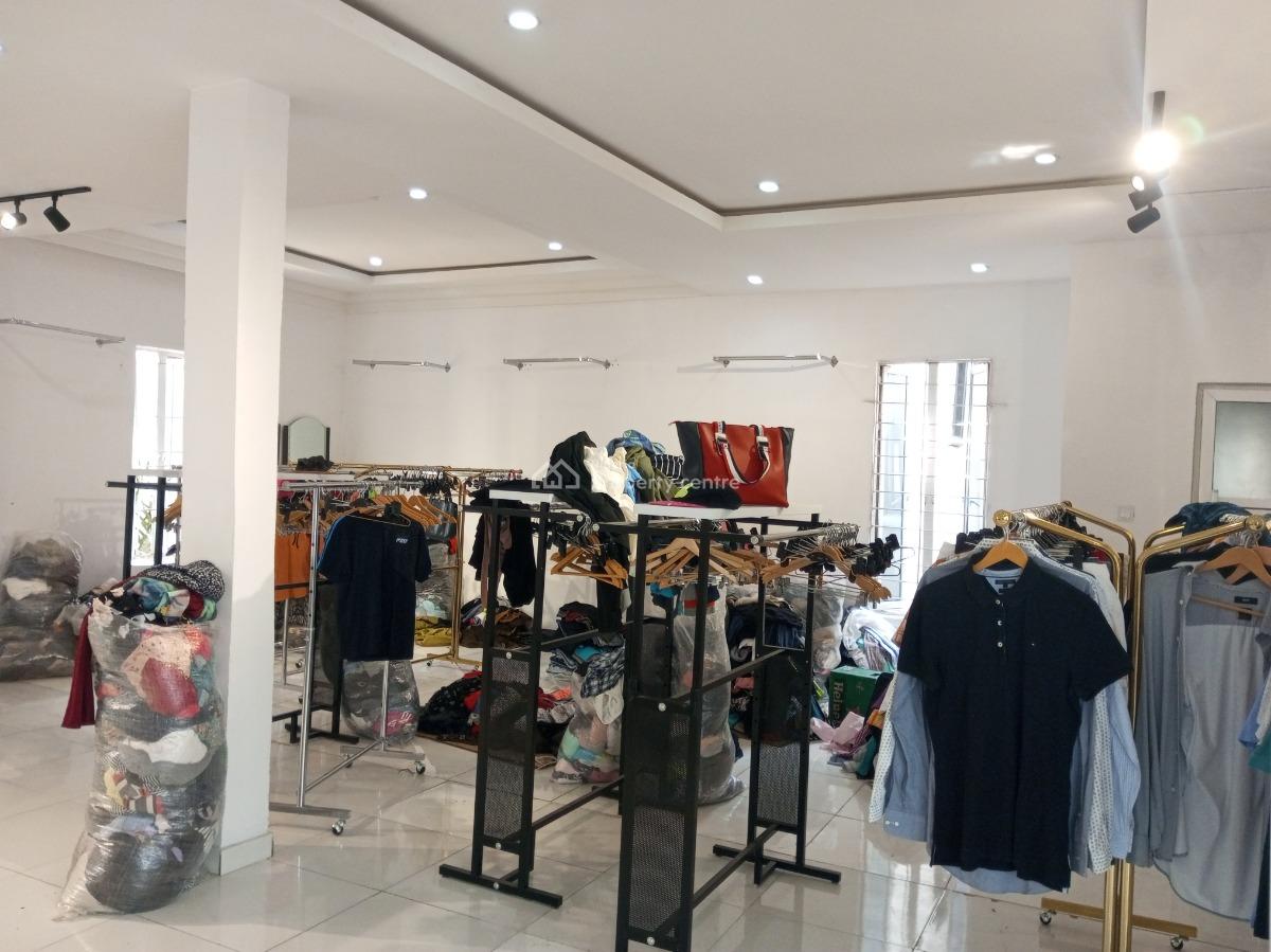 Commercial Double Shop Upstairs with Toilet Inside in a Mall Very Busy, Within Lekki Axis, Lekki, Lagos, Shop for Rent