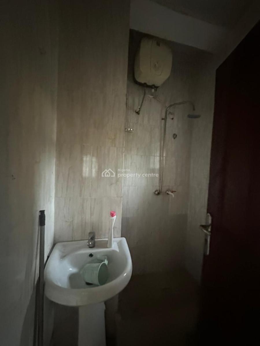 Exclusive 3 Bedroom Flat, Gra Phase 1, Magodo, Lagos, Flat / Apartment for Rent