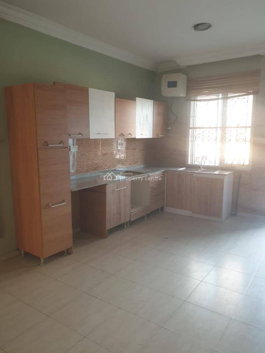 Executive 3 Bedroom Flat, Gra Phase 2, Magodo, Lagos, Flat / Apartment for Rent