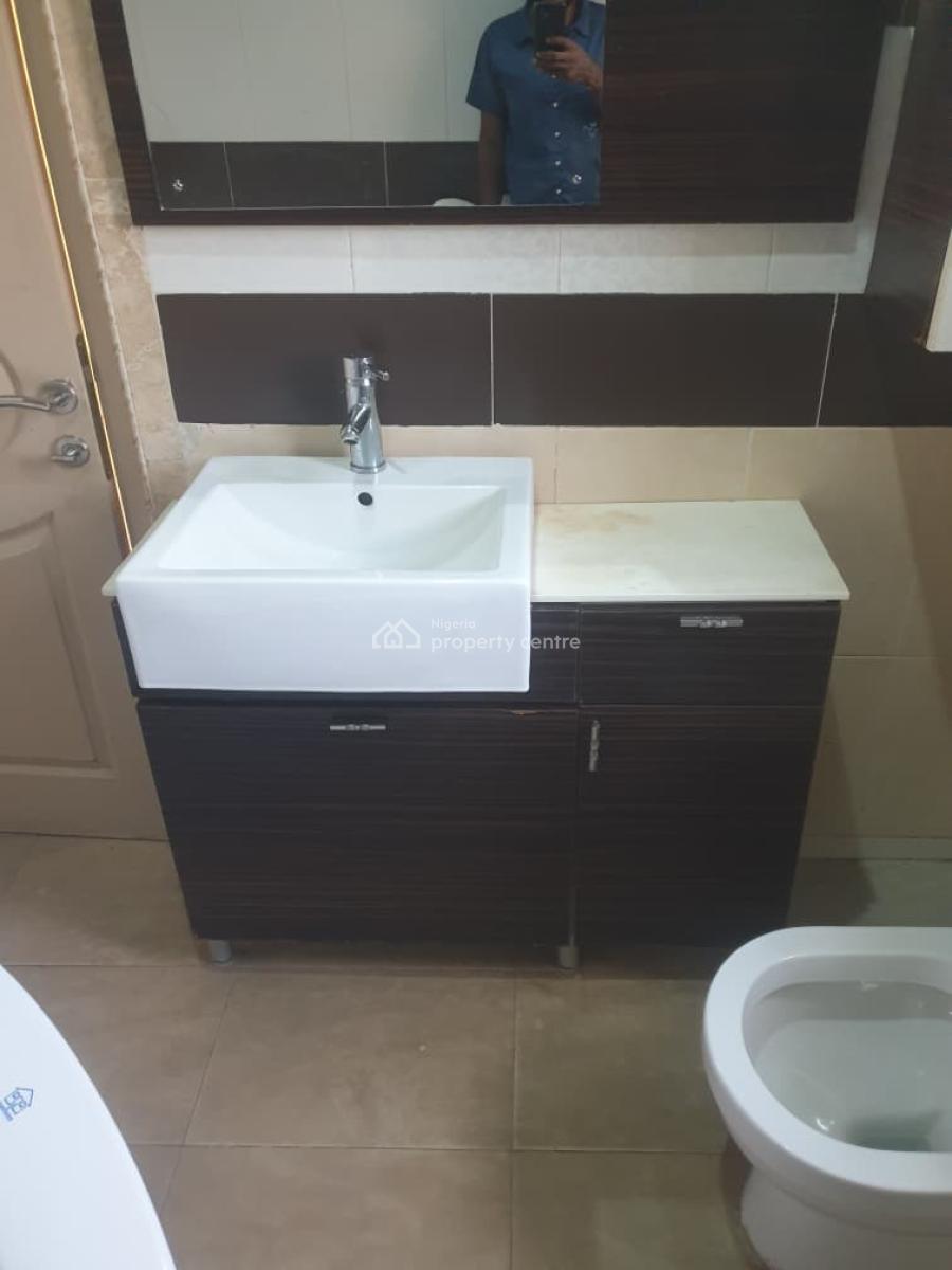 Executive 3 Bedroom Flat, Gra Phase 2, Magodo, Lagos, Flat / Apartment for Rent