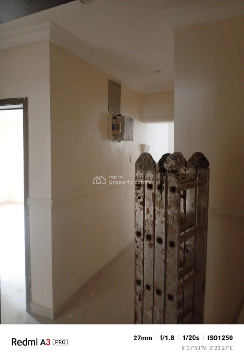 Executive 3 Bedroom Flat, Gra Phase 1, Magodo, Lagos, Flat / Apartment for Rent