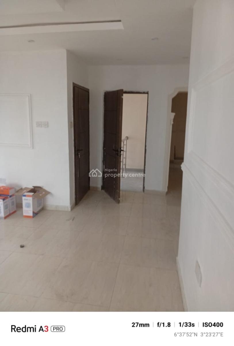 Executive 3 Bedroom Flat, Gra Phase 1, Magodo, Lagos, Flat / Apartment for Rent