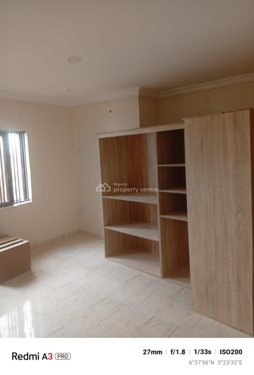 Executive 3 Bedroom Flat, Gra Phase 1, Magodo, Lagos, Flat / Apartment for Rent