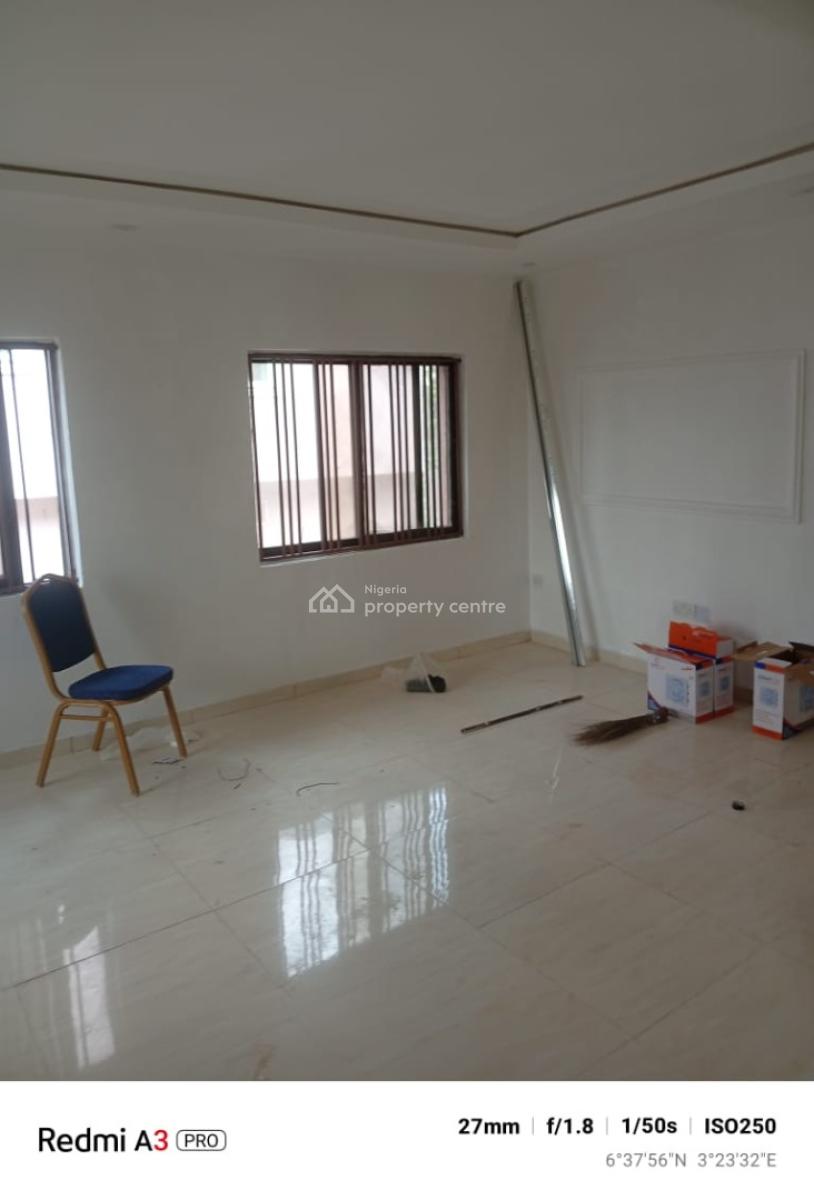 Executive 3 Bedroom Flat, Gra Phase 1, Magodo, Lagos, Flat / Apartment for Rent
