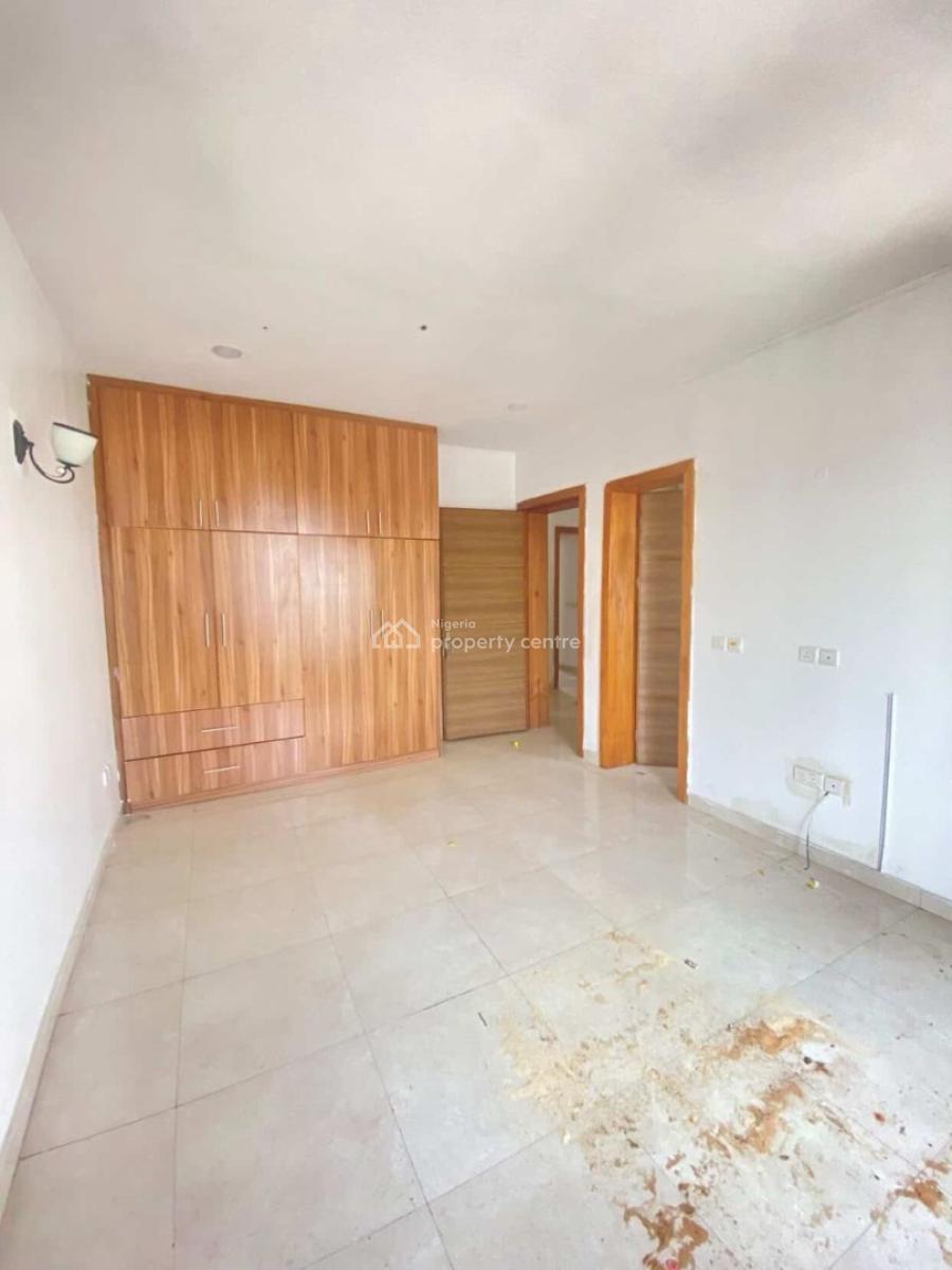 Spacious and Well-maintained 3-bedroom Apartment, Off Admiralty Way, Lekki Phase 1, Lekki, Lagos, Flat / Apartment for Rent
