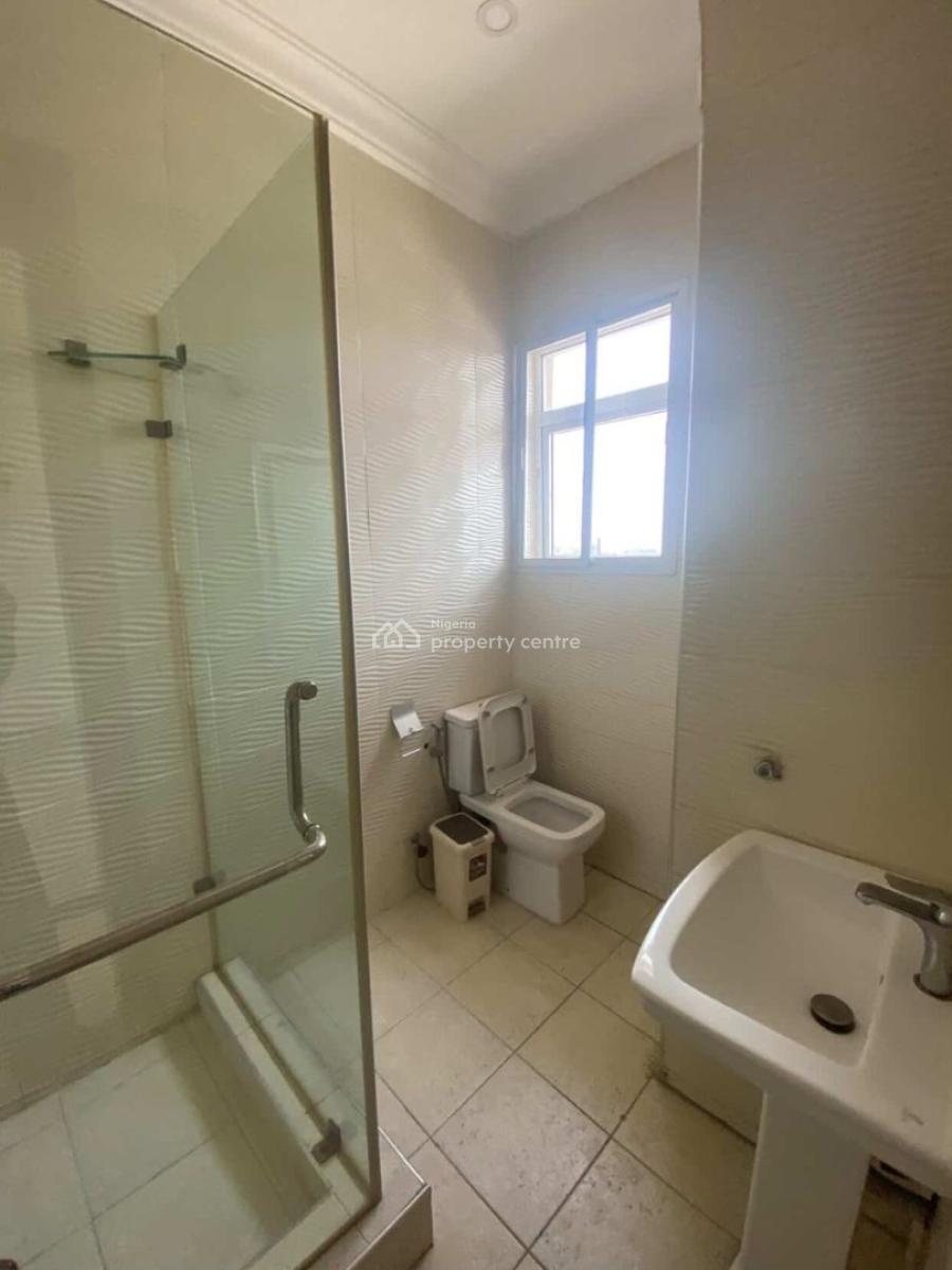 Spacious and Well-maintained 3-bedroom Apartment, Off Admiralty Way, Lekki Phase 1, Lekki, Lagos, Flat / Apartment for Rent