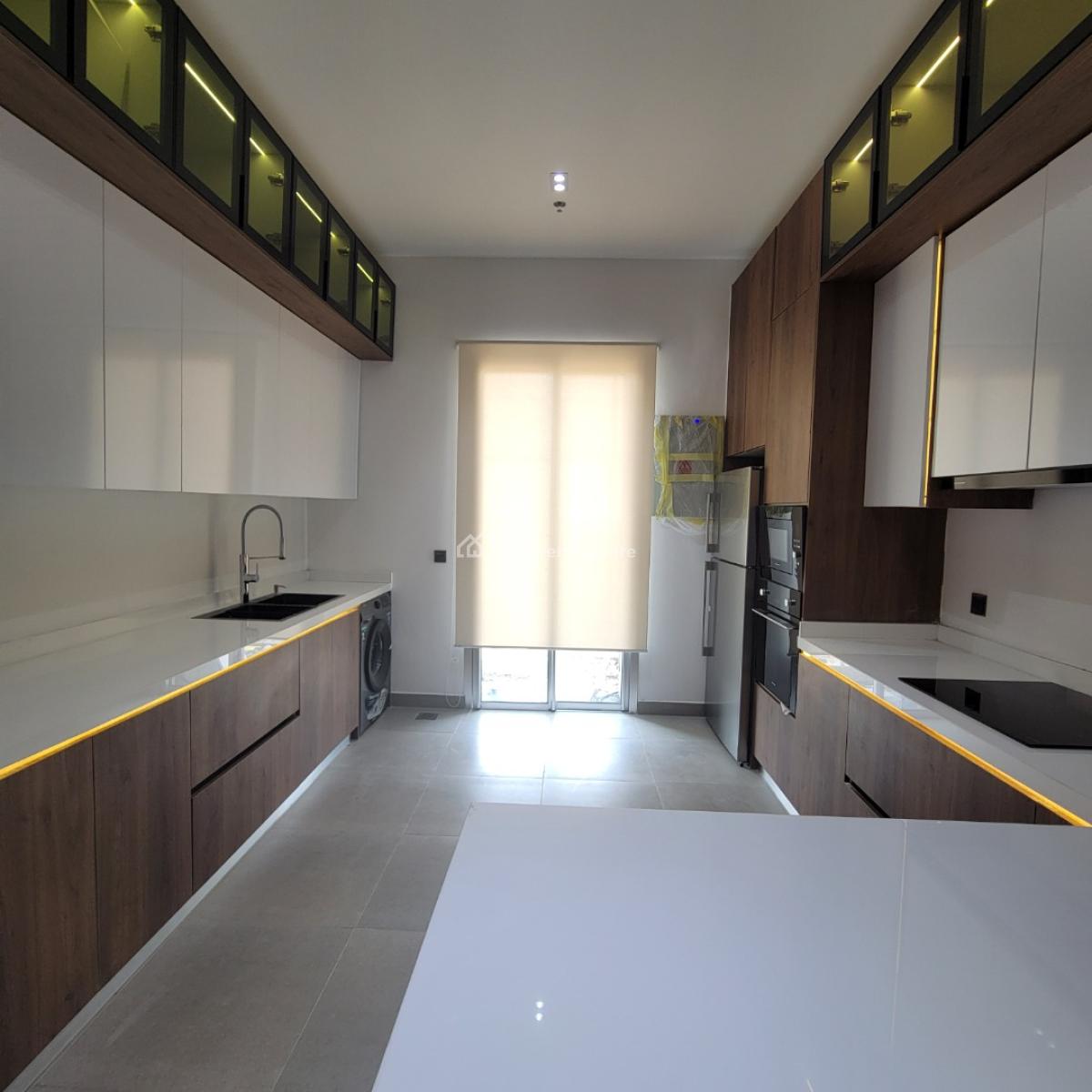 Excellent and Luxurious 3 Bedroom Apartment with a Pool,bq,elevator, Gym, Victoria Island (vi), Lagos, Flat / Apartment for Sale