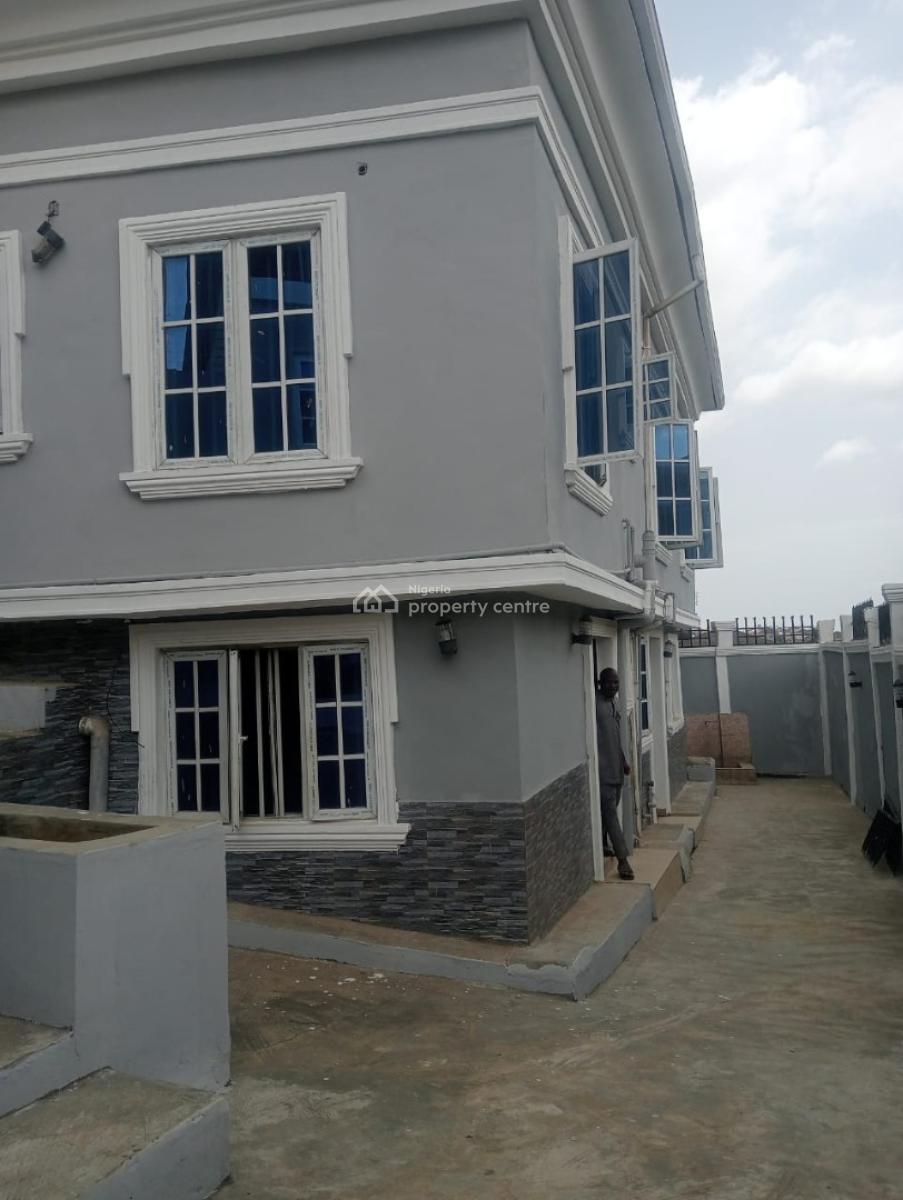 Executive Mini Flat, Olowora, Magodo, Lagos, Mini Flat (room and Parlour) for Rent